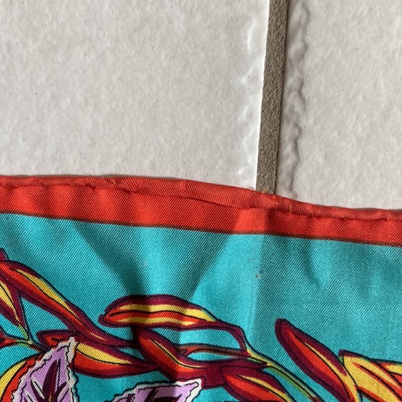 HERMÈS LA PROMEMENADE DE PLATON SILK WRAP/SHAWL 120 CM - Picture 14 of 16